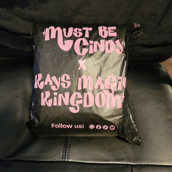 Mustbecindy x Kays Magic Kingdom - Picture 2 of 3